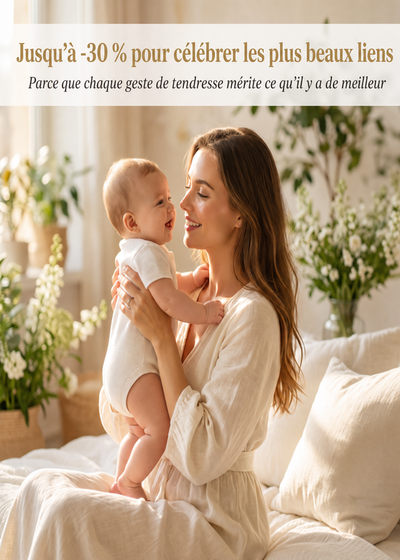 Maman souriante tenant son bébé dans ses bras, avec une offre allant jusqu’à -30 % sur la sélection bébé et maman.